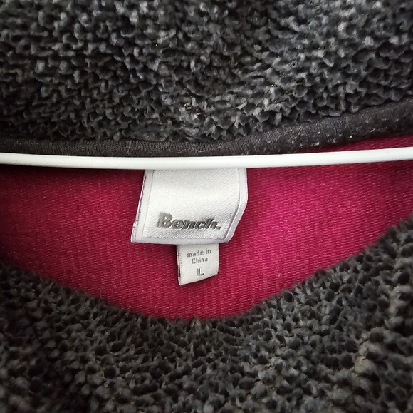 Sweatshirt Bench - Picture 3 of 4